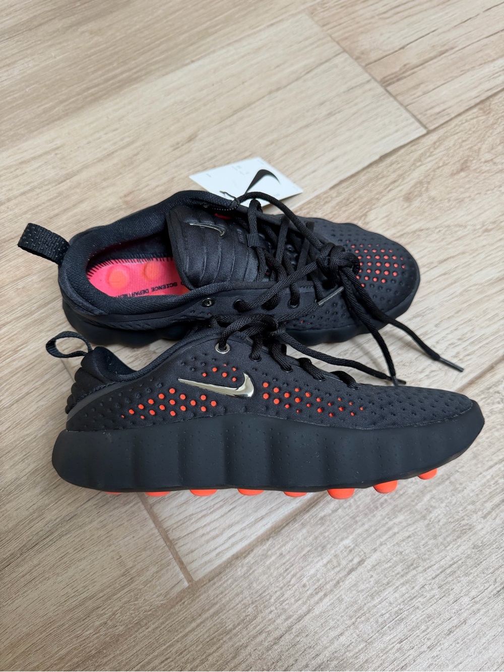NWT Nike Mind 002 Black Hyper Crimson W